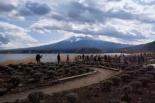 你怎么知道湖人面对山谷还是悬崖？哈姆打趣：用我落地的速度判断